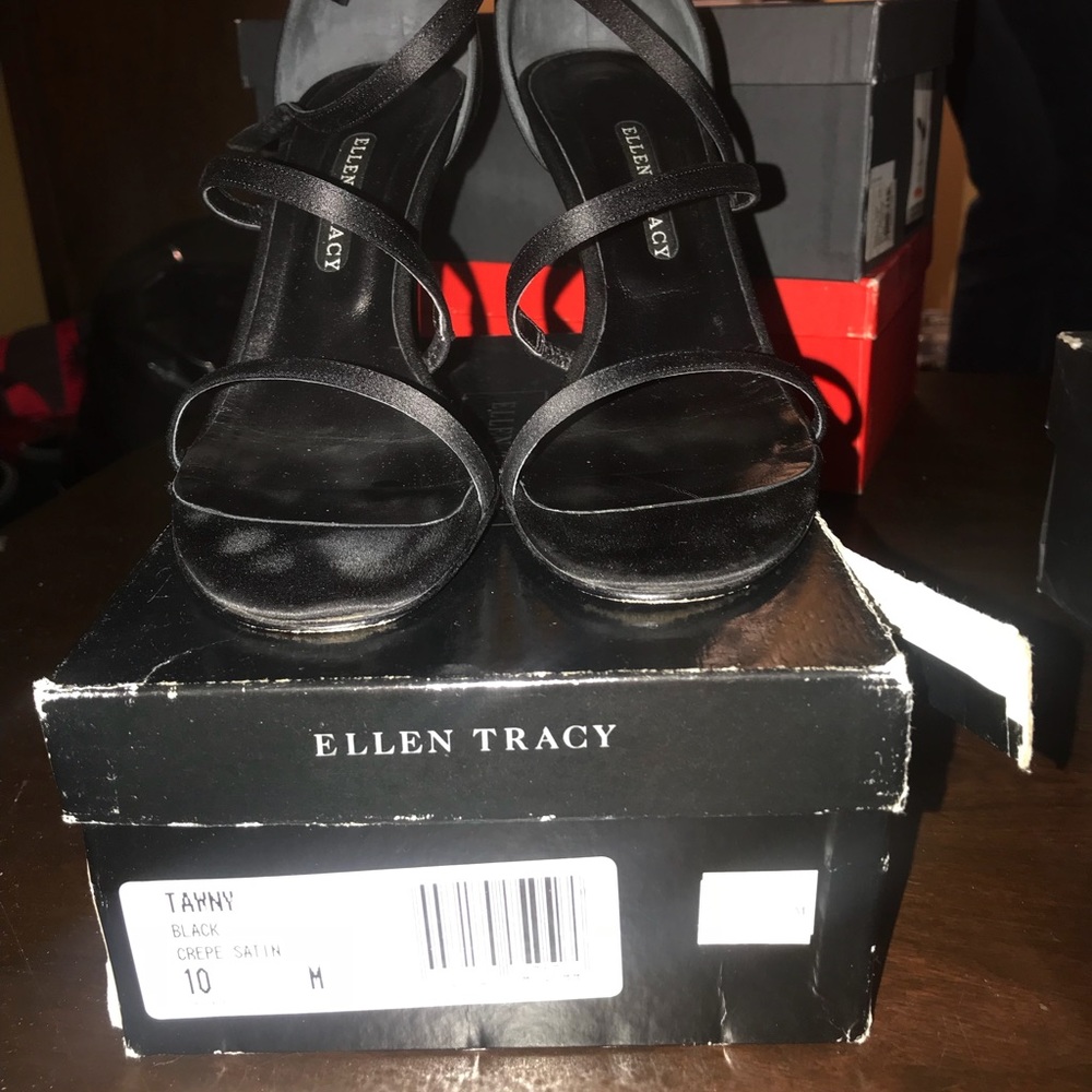 Ellen tracy heels